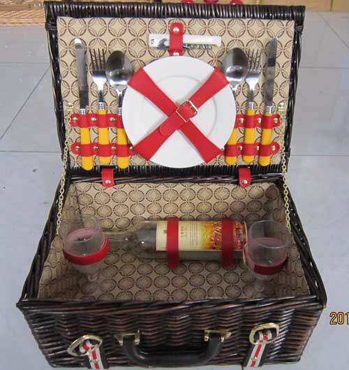 Picnic basket 13
