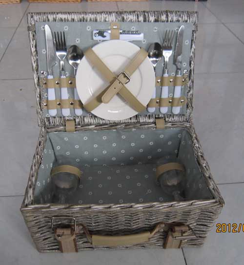 Picnic basket 14
