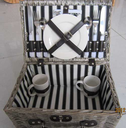 Picnic basket  44
